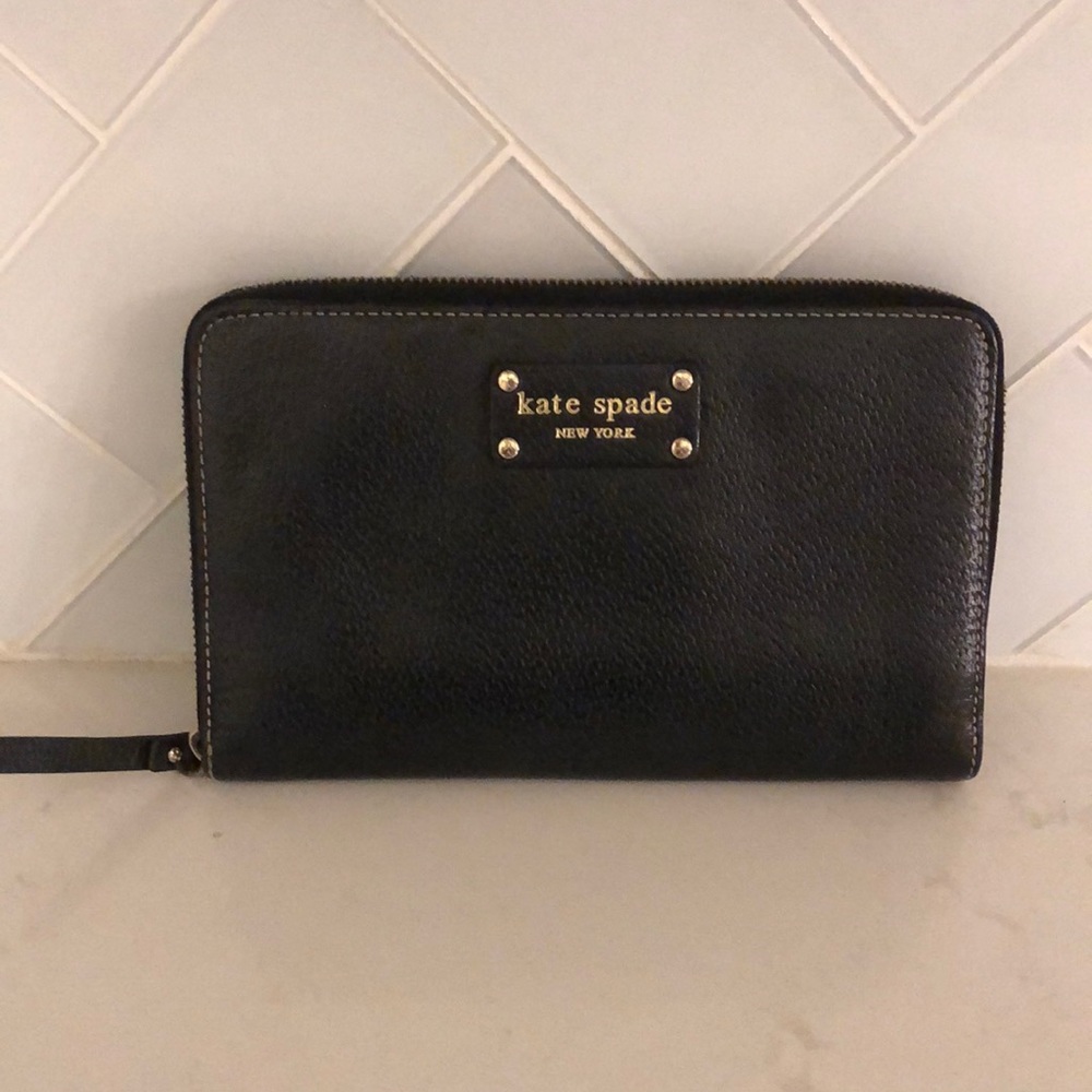 Kate Spade zippered wallet